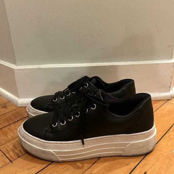 Women’s Black Steve Madden Sneakers - Picture 1 of 3